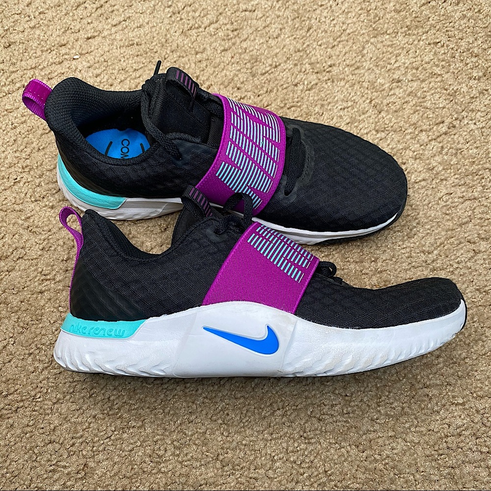 NIKE BLACK VIVID PURPLE TRAINING SHOE SIZE 7.5